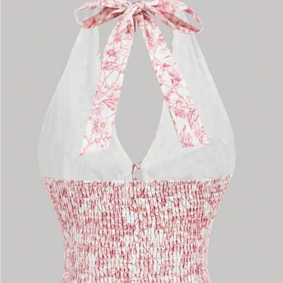 SHEIN women’s backless halter top - Picture 2 of 4